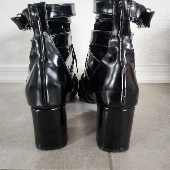 Boots - Picture 6 of 8